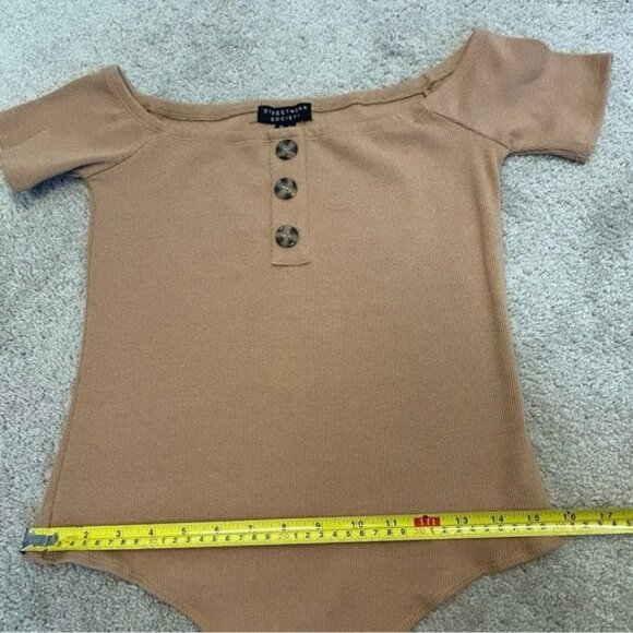 Streetwear Society tan brown ribbed short sleeve off the shoulder bodysuit Sz L - Picture 7 of 9
